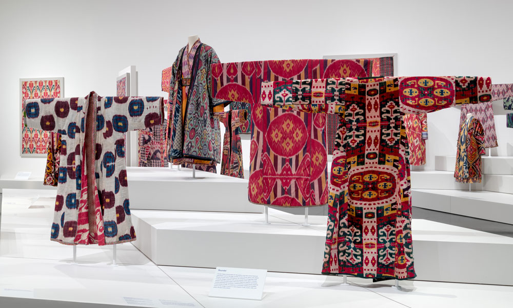 Silk ikat garments and hangings in ‘Power of Pattern: Central Asian Ikats from the David and Elizabeth Reisbord Collection’, on display at the Los Angeles County Museum of Art until 28 July 2019.